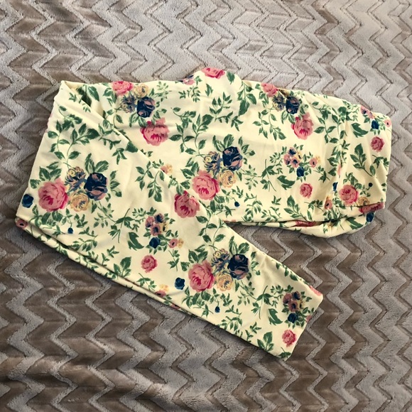 LuLaRoe Pants - Flower print LuLaRoe Leggings OS LuLaRoe Pants - Flower print LuLaRoe Leggings OS